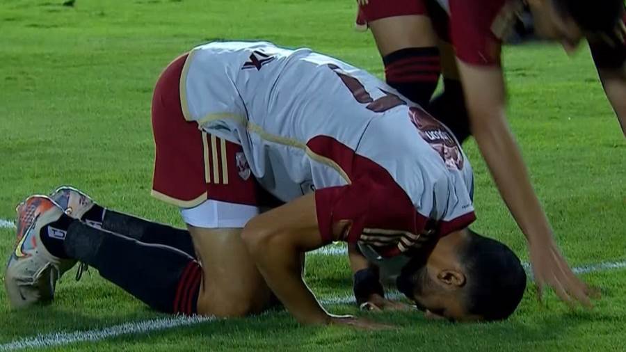 وسام أبو علي يقود هجوم الأهلي أمام طلائع الجيش في الدوري