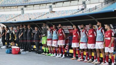 لاعبو الأهلي يرتدون شارات سوداء بمباراة طلائع الجيش بالدوري حدادًا علي أحمد رفعت